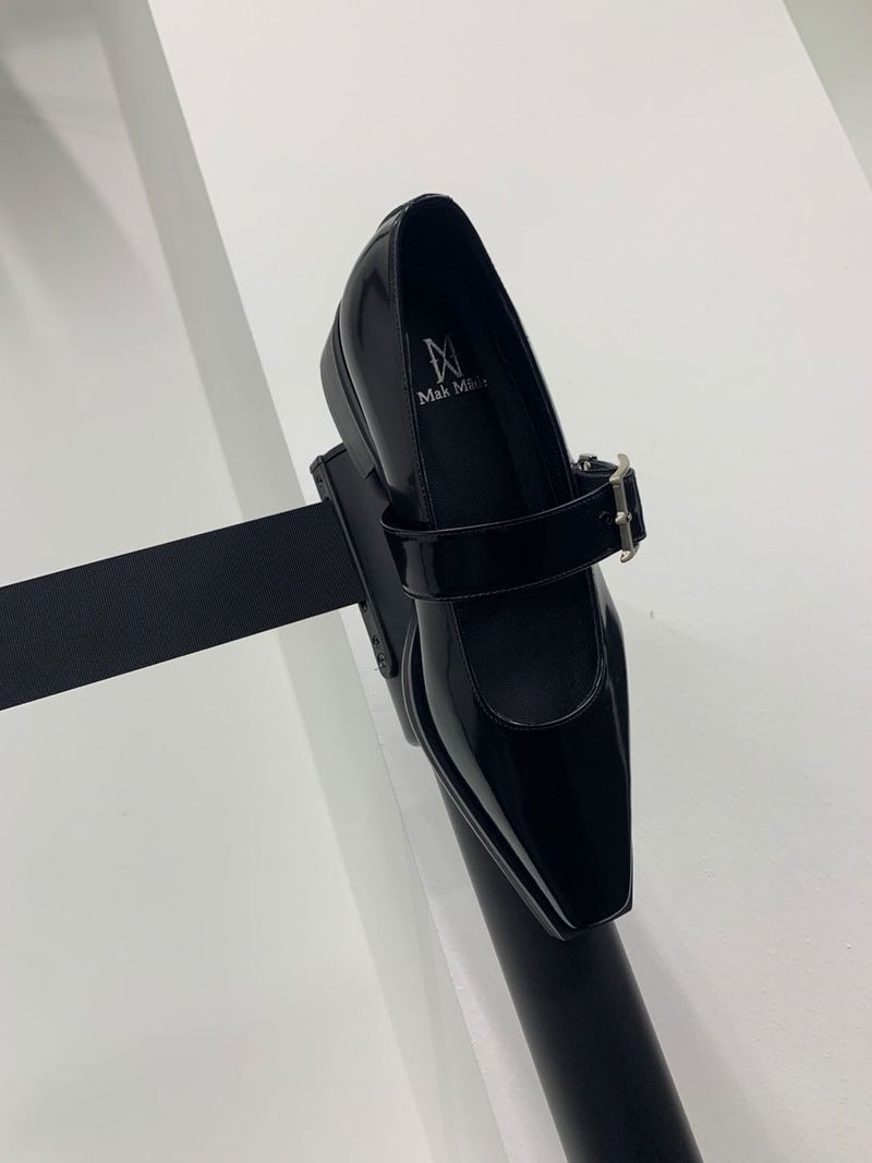 Higher Strap Buckle Loafer black