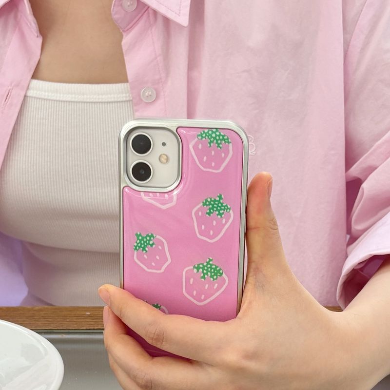 Ohyeah Nice Sohot（オナッソ）の「アイライクストロベリーピンクエポキシシルバーバンパー（スマホグッズ/小物）」