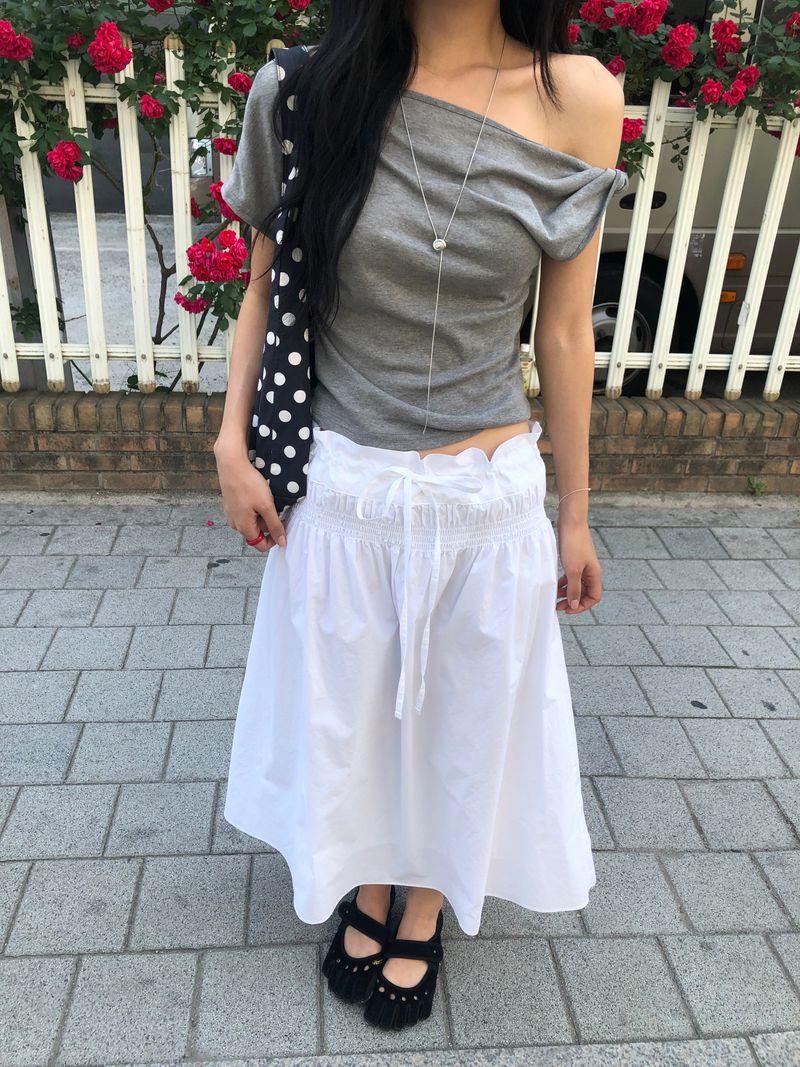 Noir One-Shoulder T