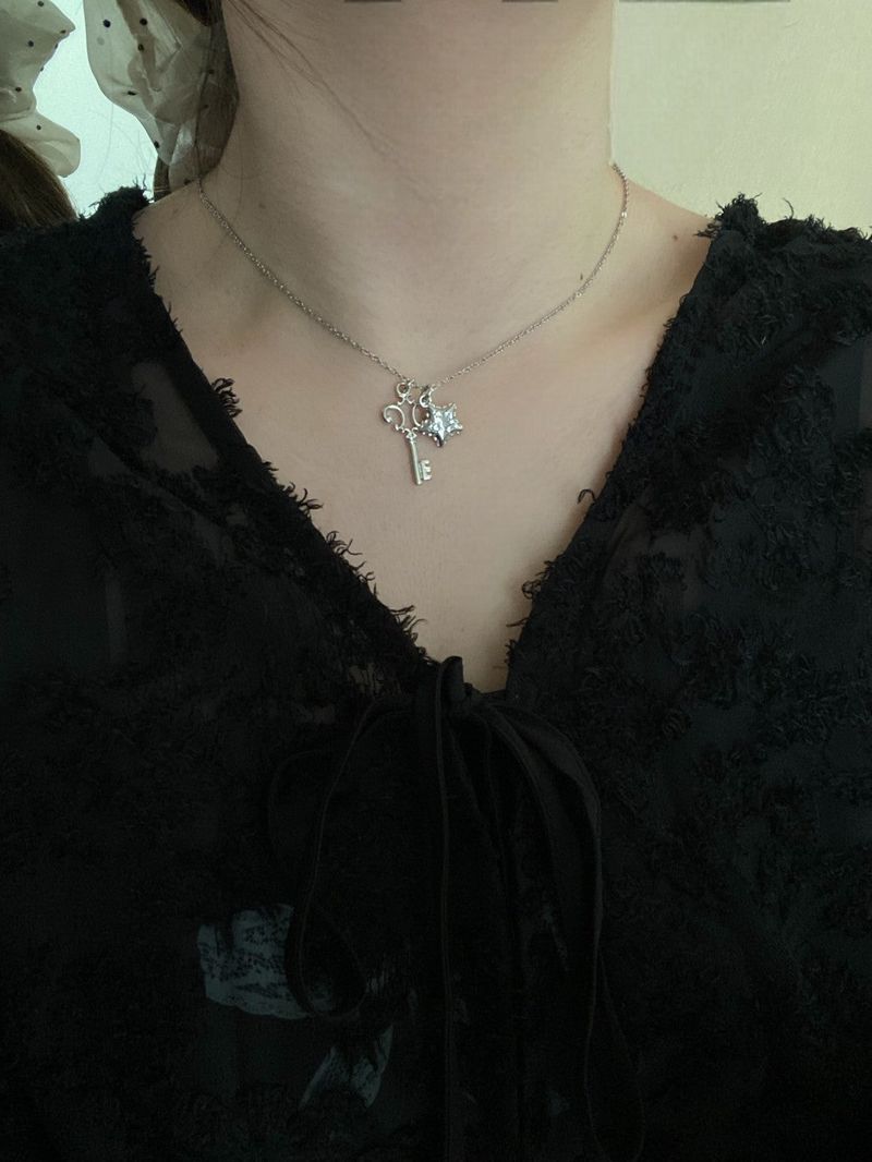 chain charm necklace
