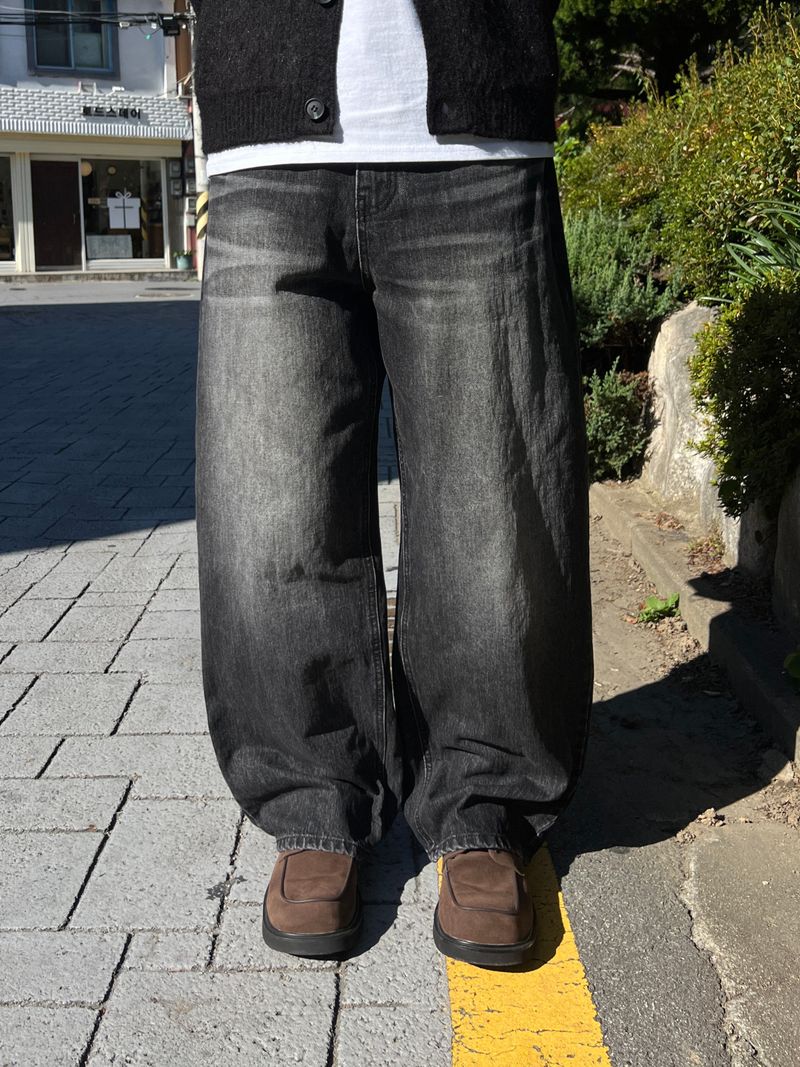 ESOO(イス)の「Bleach Curved Denim Pants (Black / S·M·L)(Pants)」