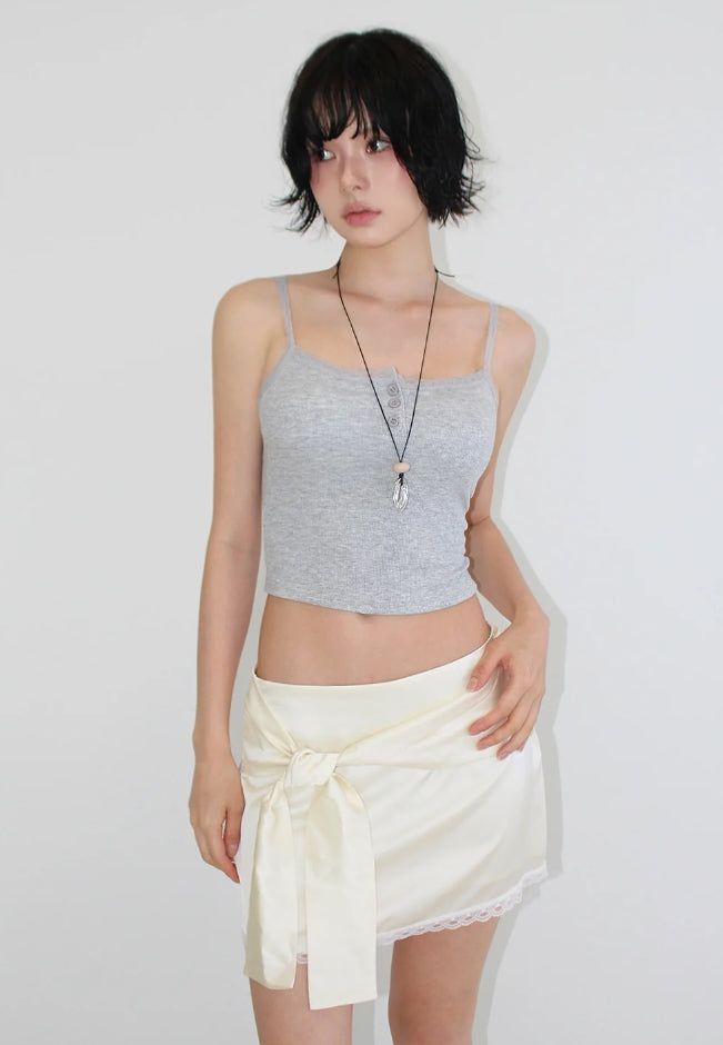 AAKE（アケ）の「[with cup] LACE BUTTON SLEEVELESS（Tops）」