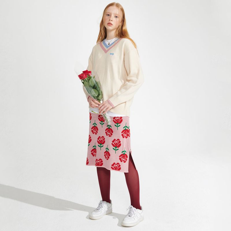 Logo embroidery v-neck Knit [Ivory]