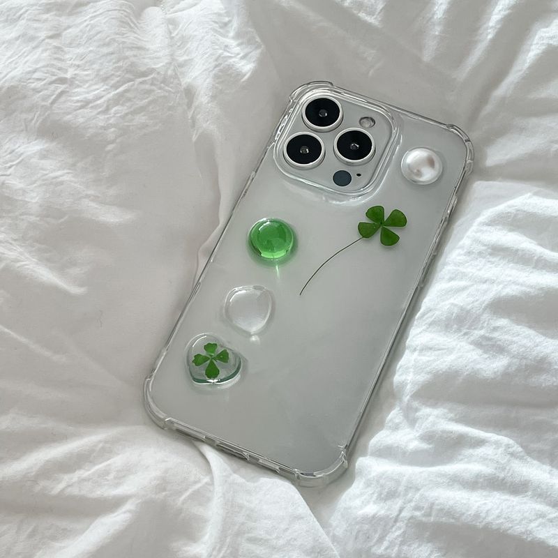 Ellebelle market（エルベルマーケット）の「[made]green&clover resin phonecase （Smartphone Accessories）」