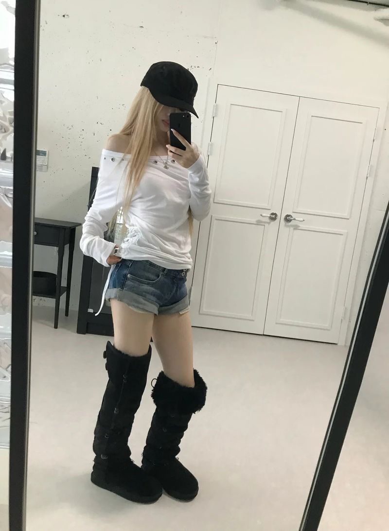THEAIRTOWN（ザエアータウン）の「アイレットパンチングシャーリングロングTシャツ(4 color)（トップス）」