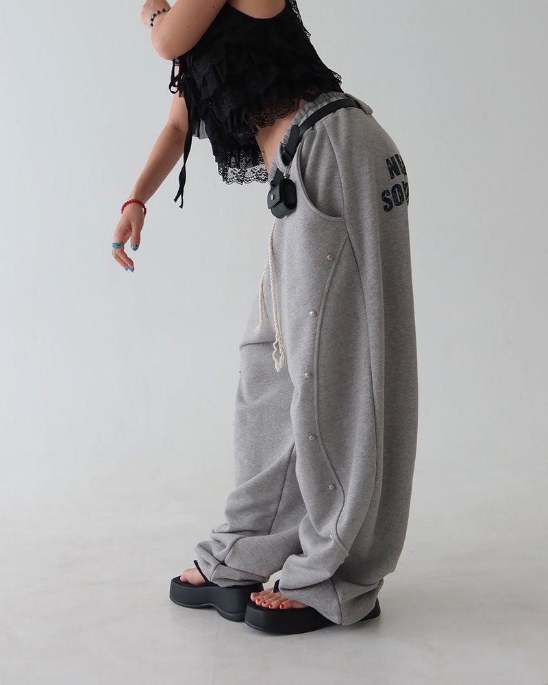 Delight-J（ディライトジェイ）の「[UNISEX] ヒップレタリングスタッドベルトジョガー& ワイドパンツ（パンツ）」