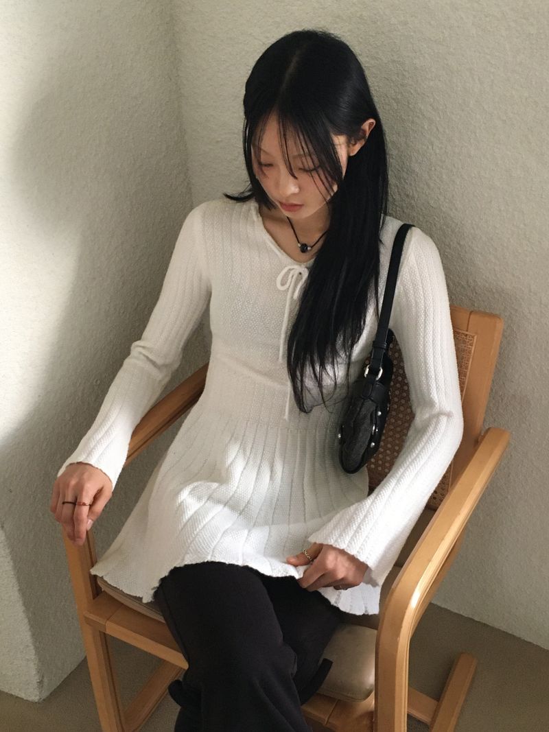 Shining wool ribbon strap punching knit dress