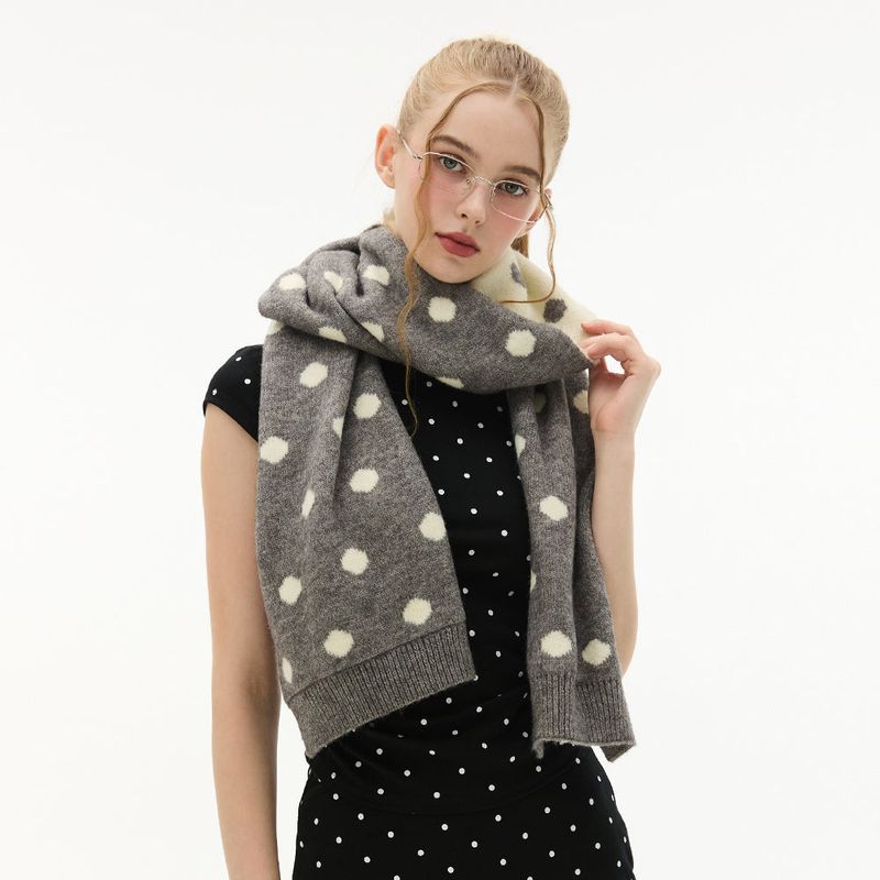 VVV（ブイブイブイ）の「Double-Sided Dot Muffler _ Gray（Fashion Accessories）」