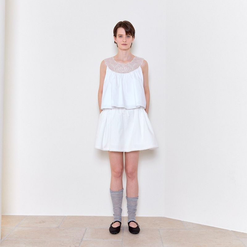 Swan Embroidered A Line Blouse _ White