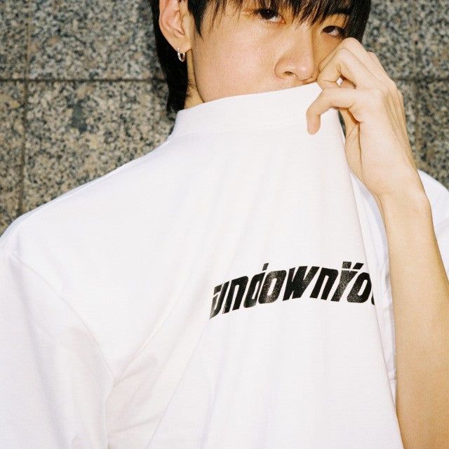 Rundownyouth（ランダウンユース）の「バックトゥーベーシック 'ロゴT（トップス）」