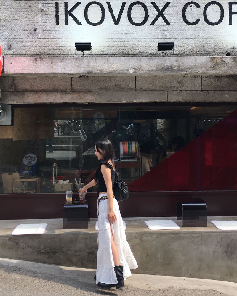 Cutting white long skirt