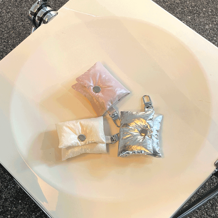 [クリーム] ハンドメイド AirPods ポーチ