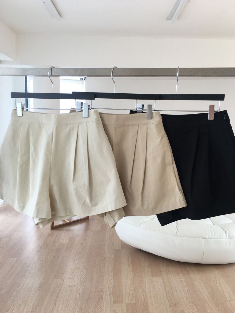 Comi pintuck shorts