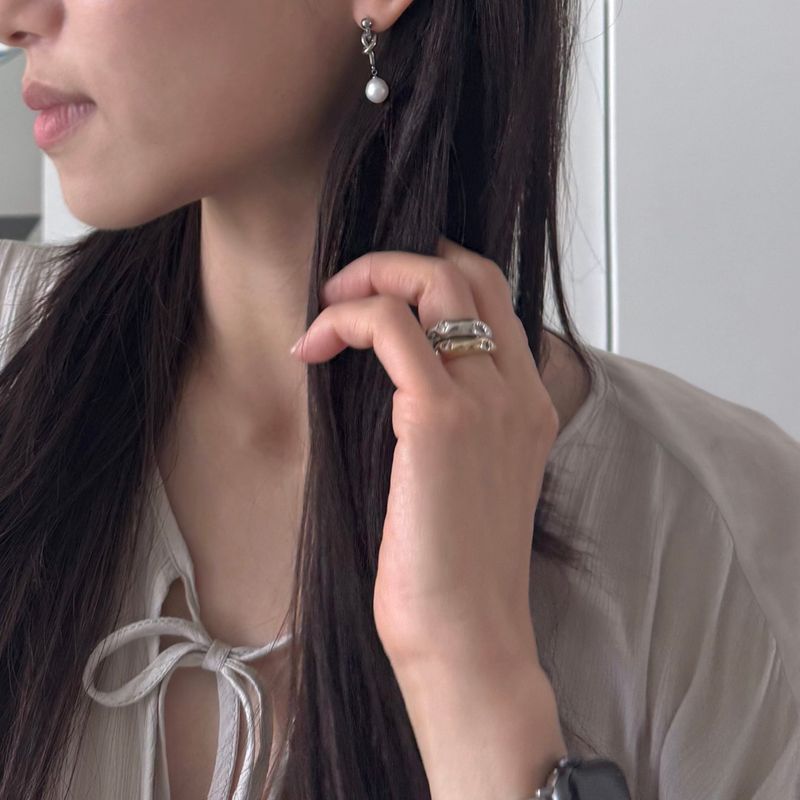Pearl drop earring