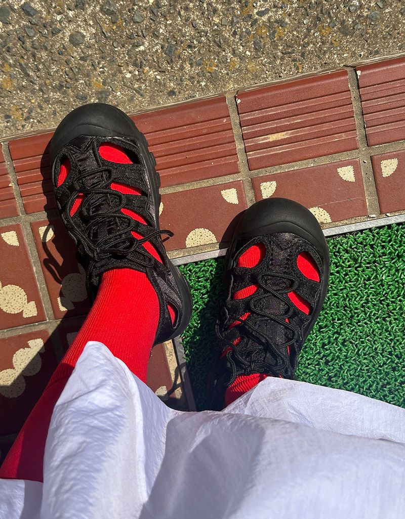 Go-core Slit Sandals Sneakers