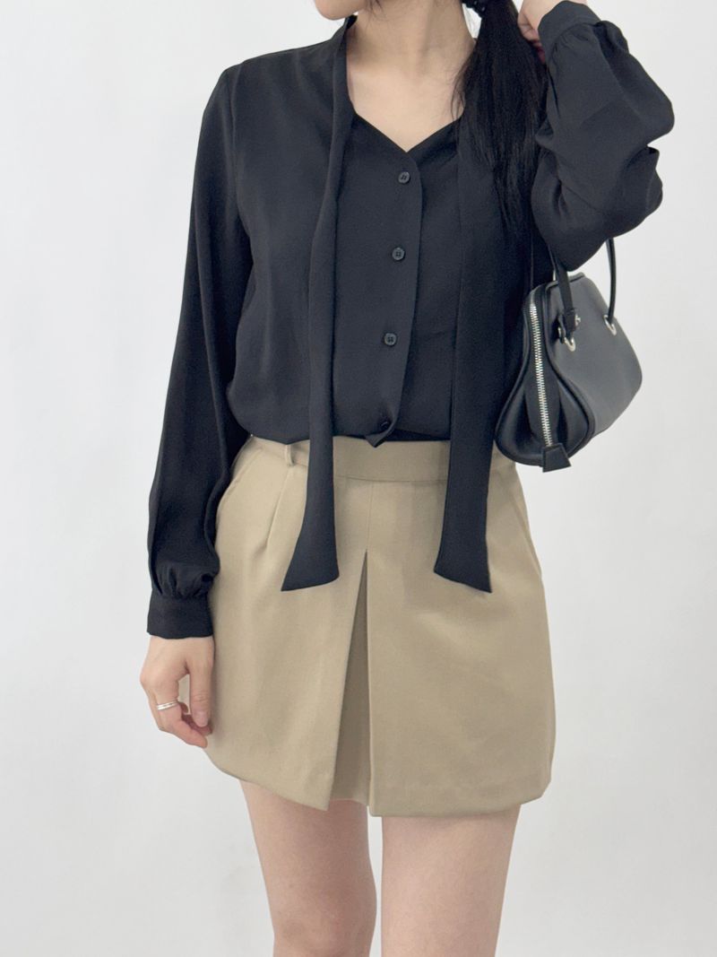 Bleak tie button long-sleeve blouse