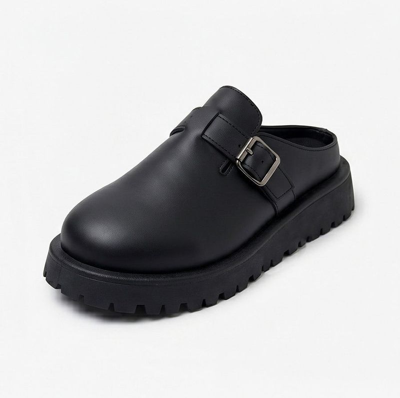 Buckle Round-Toe Clogs Black