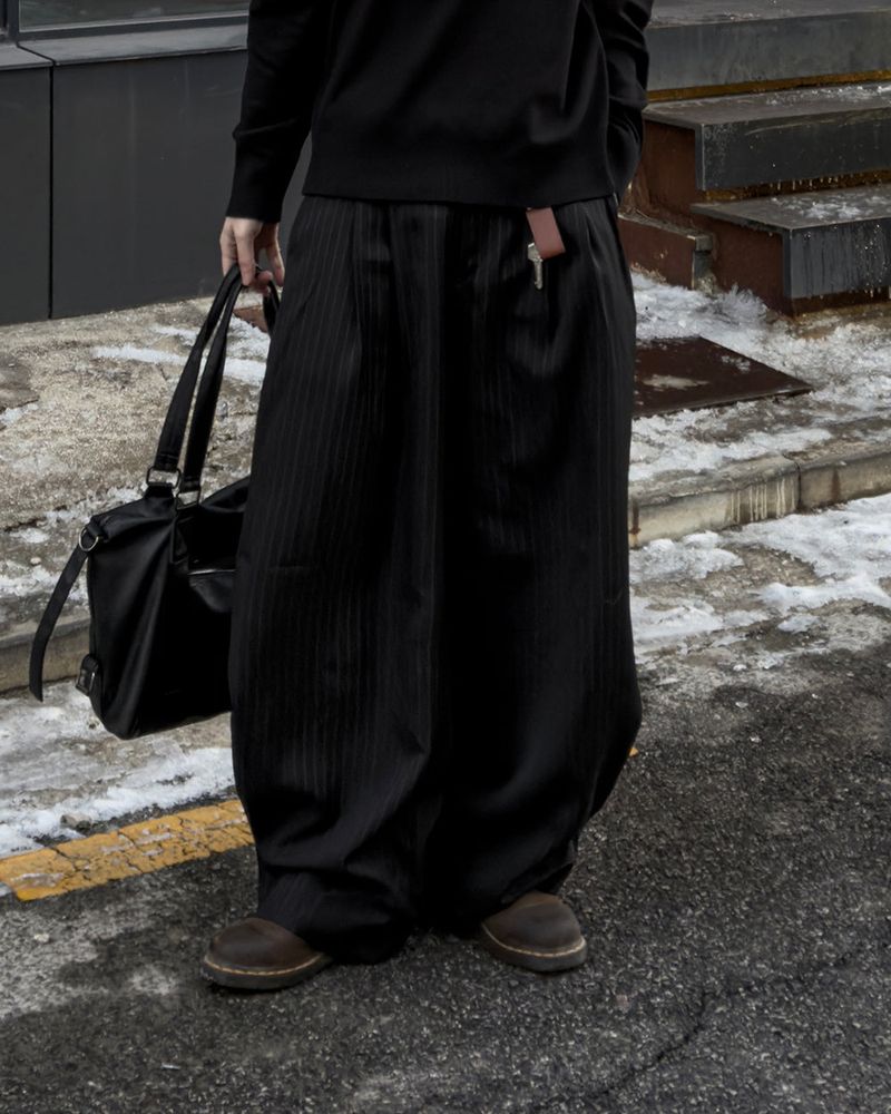 Lentic Side Pintuck Striped Slacks