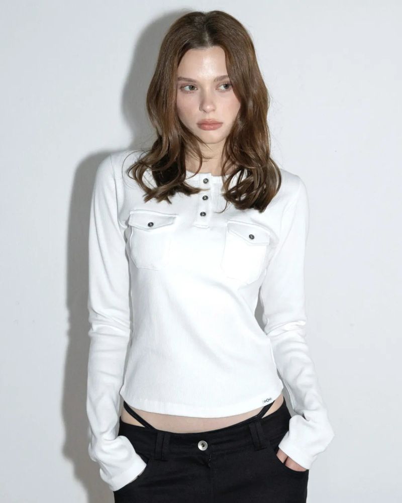 MagoRen SEOUL(マゴレン ソウル)の「Pocket Henley Neck Ribbed Long Sleeve White(Tops)」