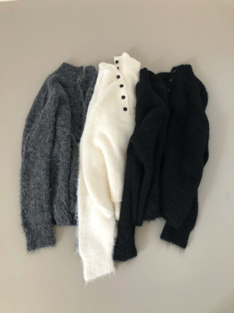 moroi（モロイ）の「Fluffy henry neck knit（Tops）」