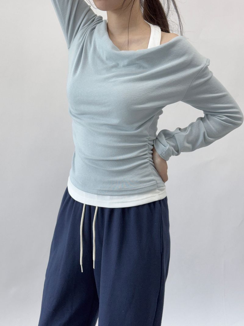 ROIA（ロイア）の「Getz Halterneck Shirred Drape Contrast Long Sleeve T-shirt（Tops）」