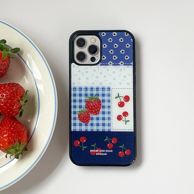 SWEEAR(スウィア)の「SEWING BERRY GLASS CASE(Smartphone Accessories)」