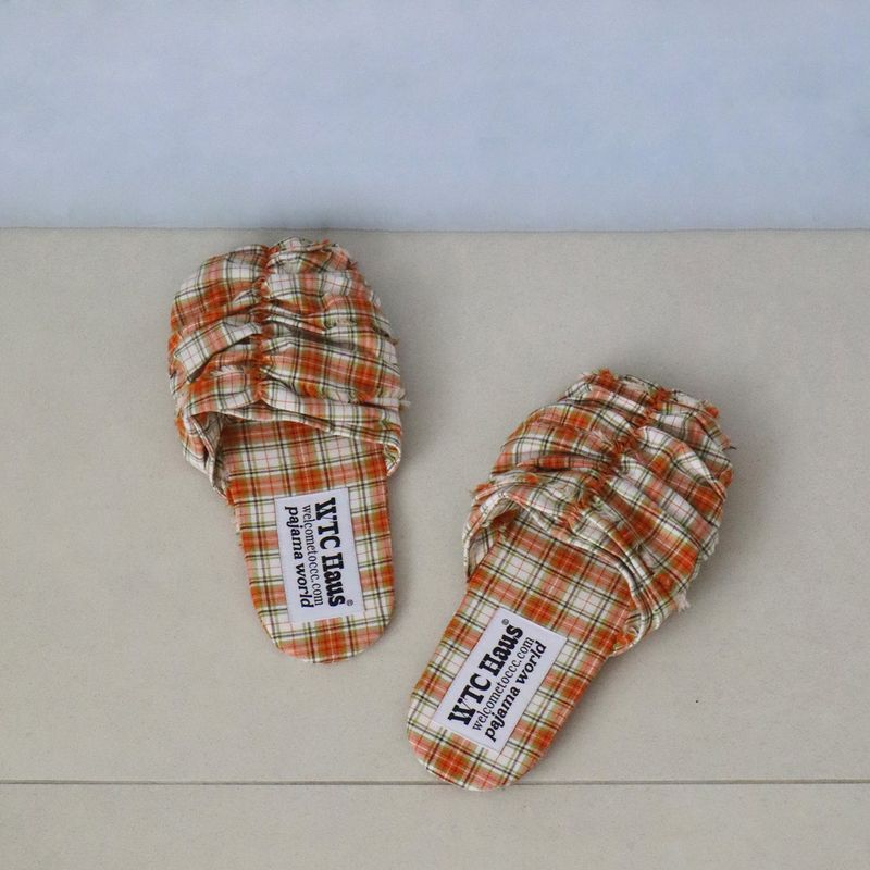 welcometoccc（ウェルカムシーシーシー）の「クロアシューズ (Sunny Peel) ルームシューズ（インテリア）」