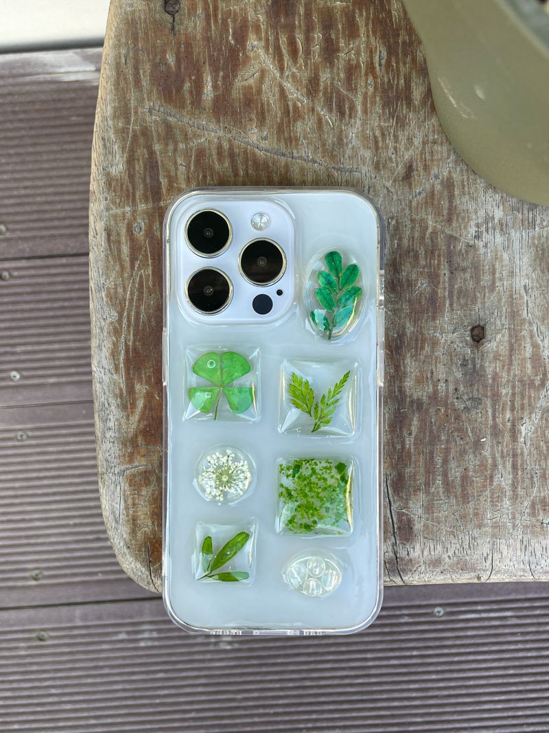  [made] Plant Book Clover Leaf Phone Case