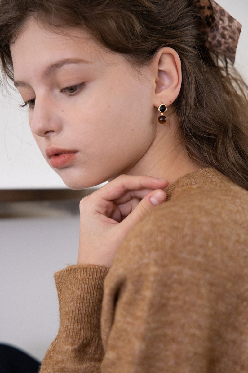 Black and brown gemstone drop earring