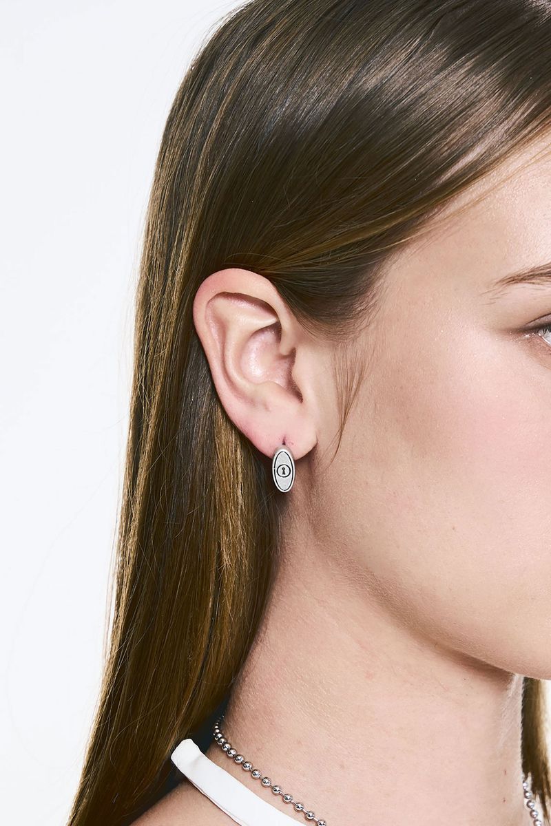 NO.578 [BURNISH] ROUND KEY HOLE EARRING
