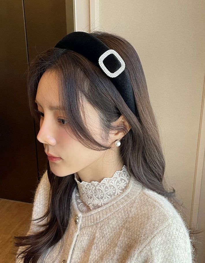 iam mari（アイアム マリ）の「Schutia Velvet Square Cubic Hairband（Hair Accessories）」