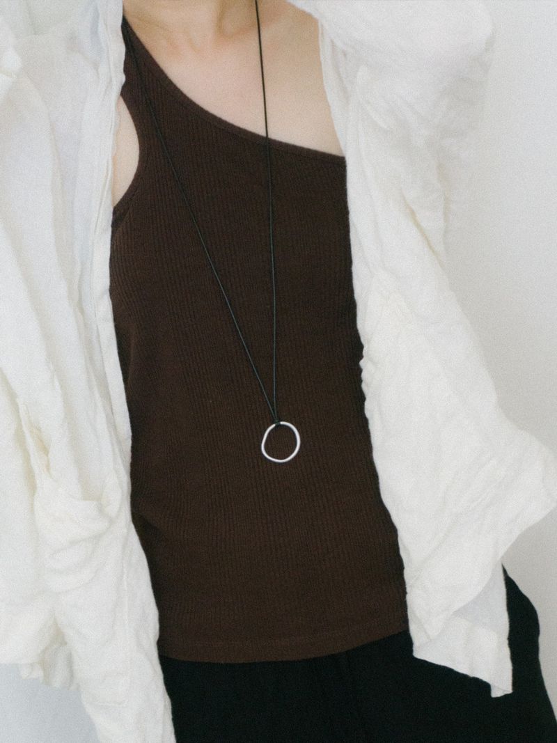 Big circle strap necklace