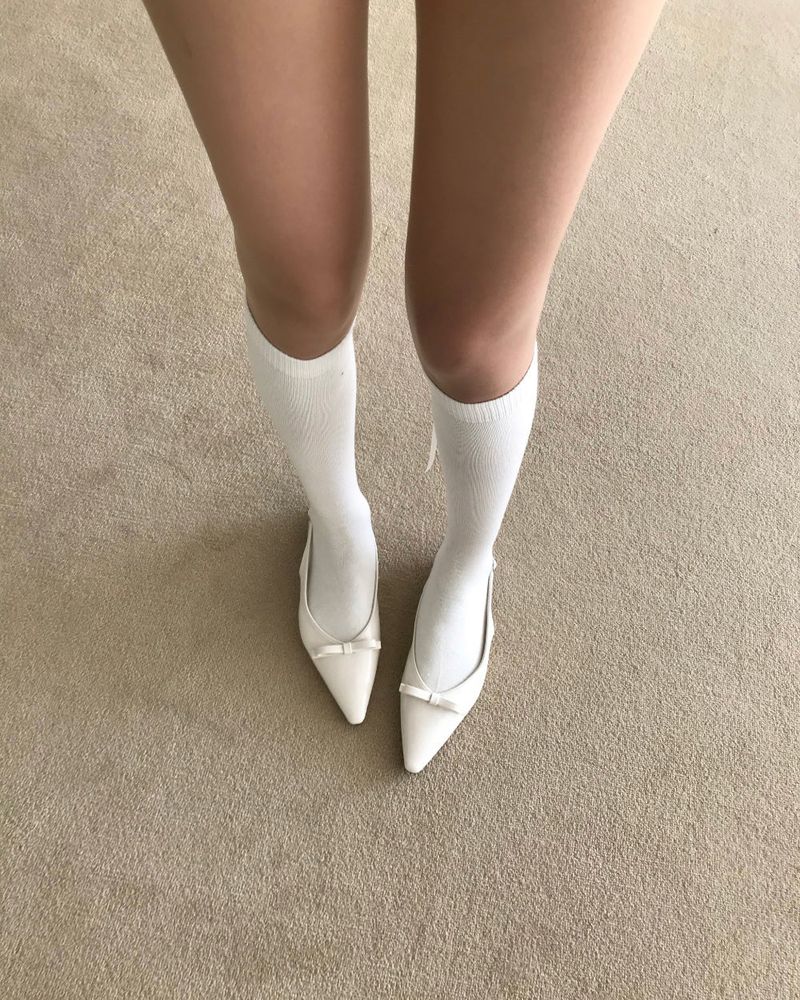 cloudemotion(クラウドエモーション)の「salt ribbon strap knee socks(Fashion Accessories)」