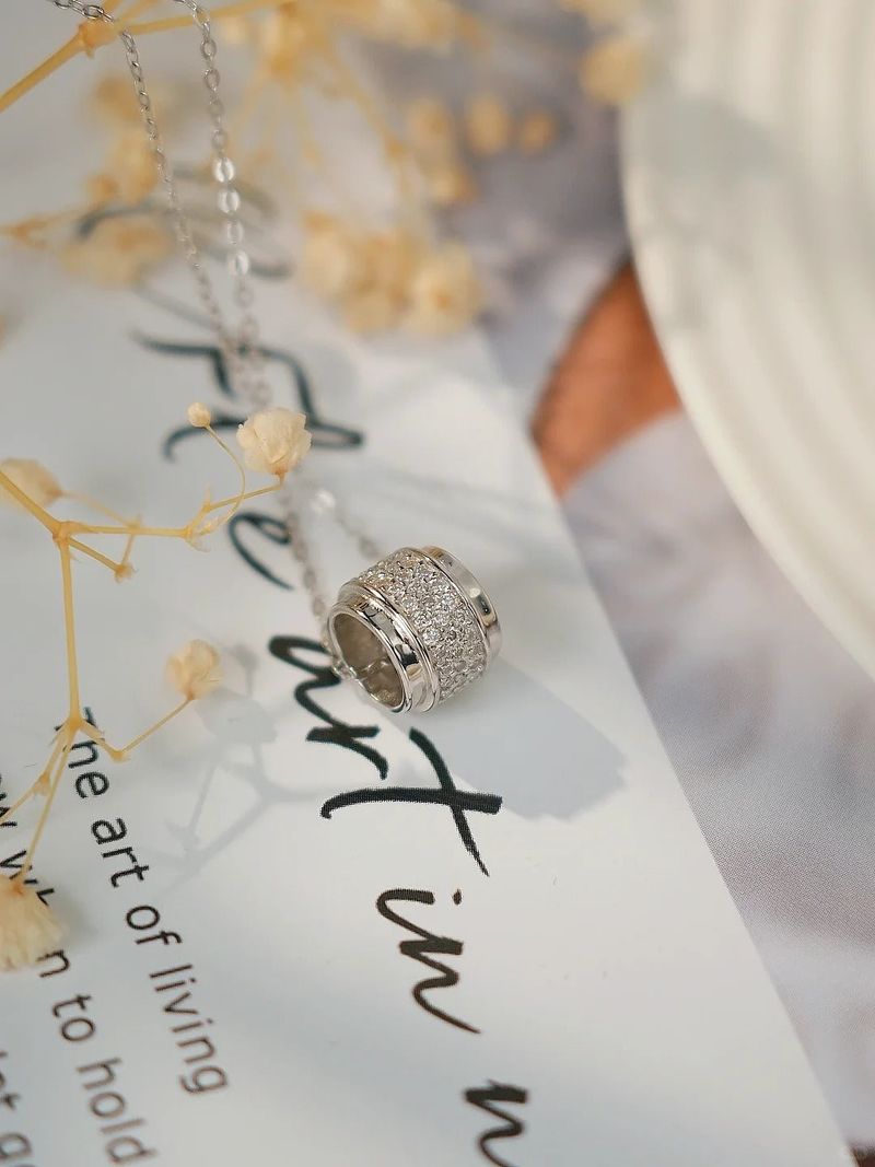 Treasure diamond wheel necklace