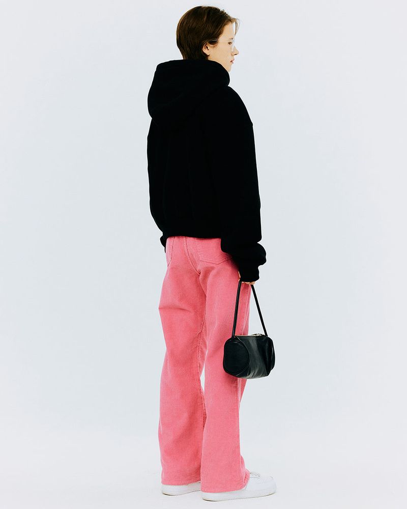 STAND BY TYPO CROP HOODIE-BLACK