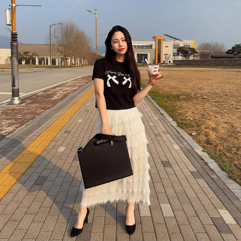 PRINCESS TWIN RIBBON CROP TSHIRT-BLACK