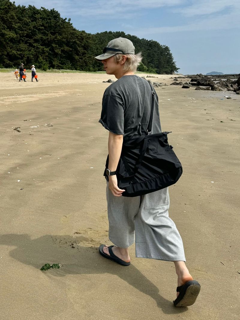 Unique cutting line low sweat bermuda pants 2C