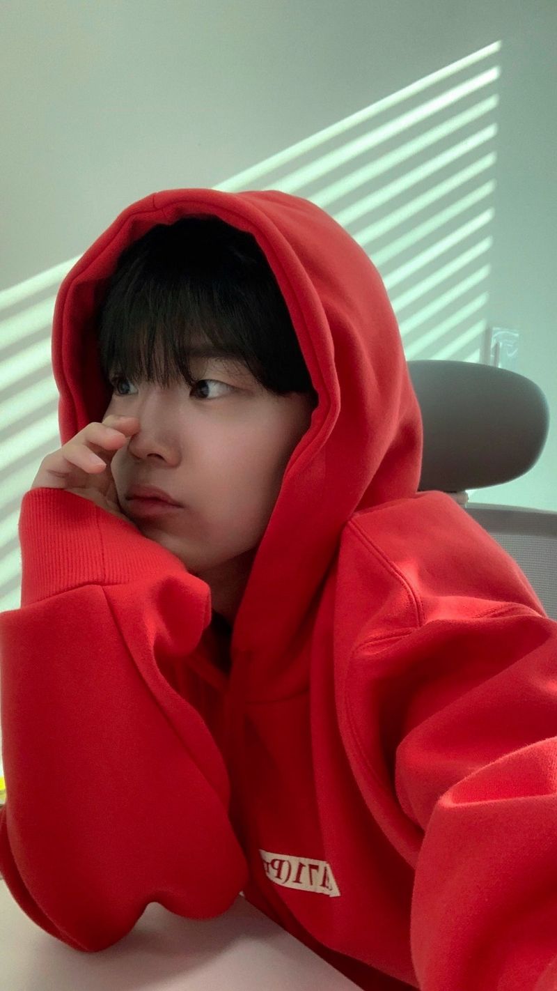 CM Render PREMIUM HOODIE