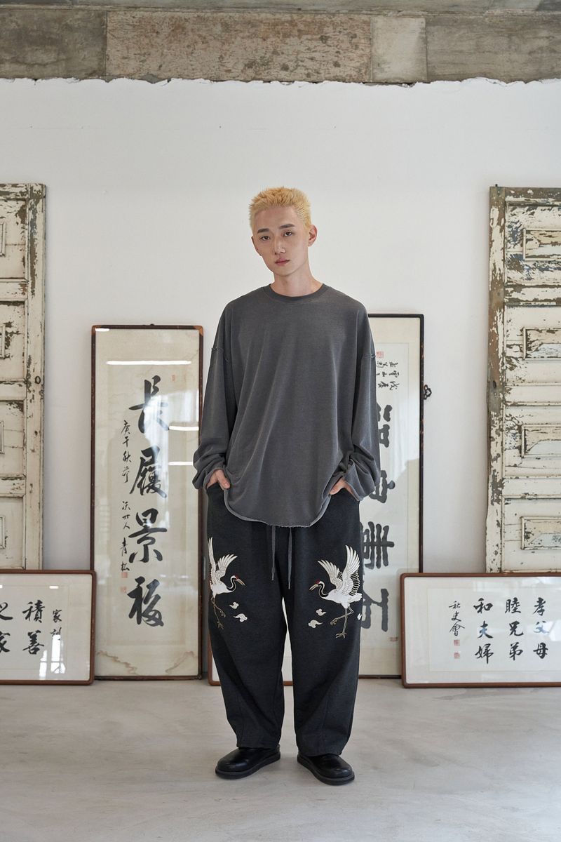 ヴィンテージ P. ダイイングカットアウトボックスTシャツ (Charcoal)
