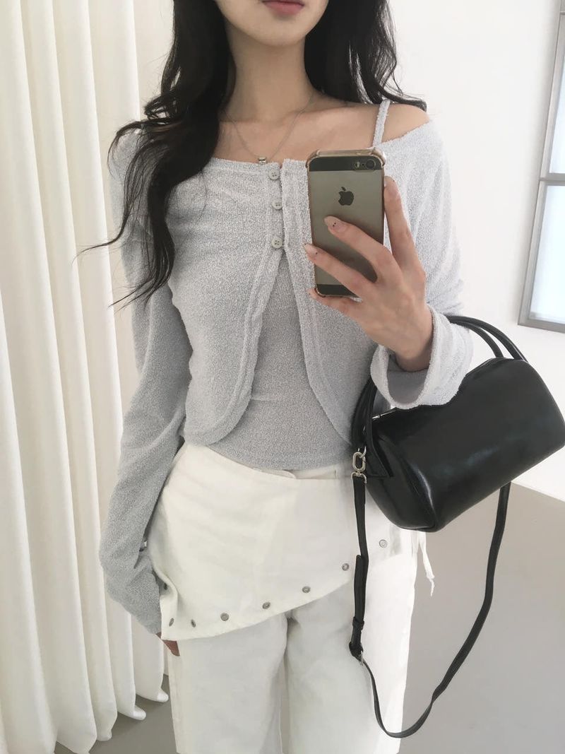 Forming sleeveless cardigan set