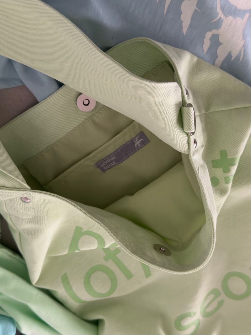Portrait Wide Strap Shoulder Bag - Apple Mint