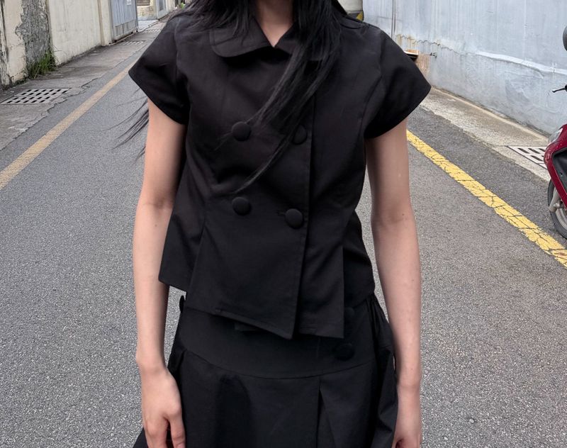 DOUBLE BUTTON SHORT JACKET