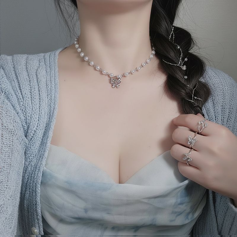 aimelbie（アイメルビー）の「バタフライフェアリーパールチョーカーネックレス - Silver Color（アクセサリー）」