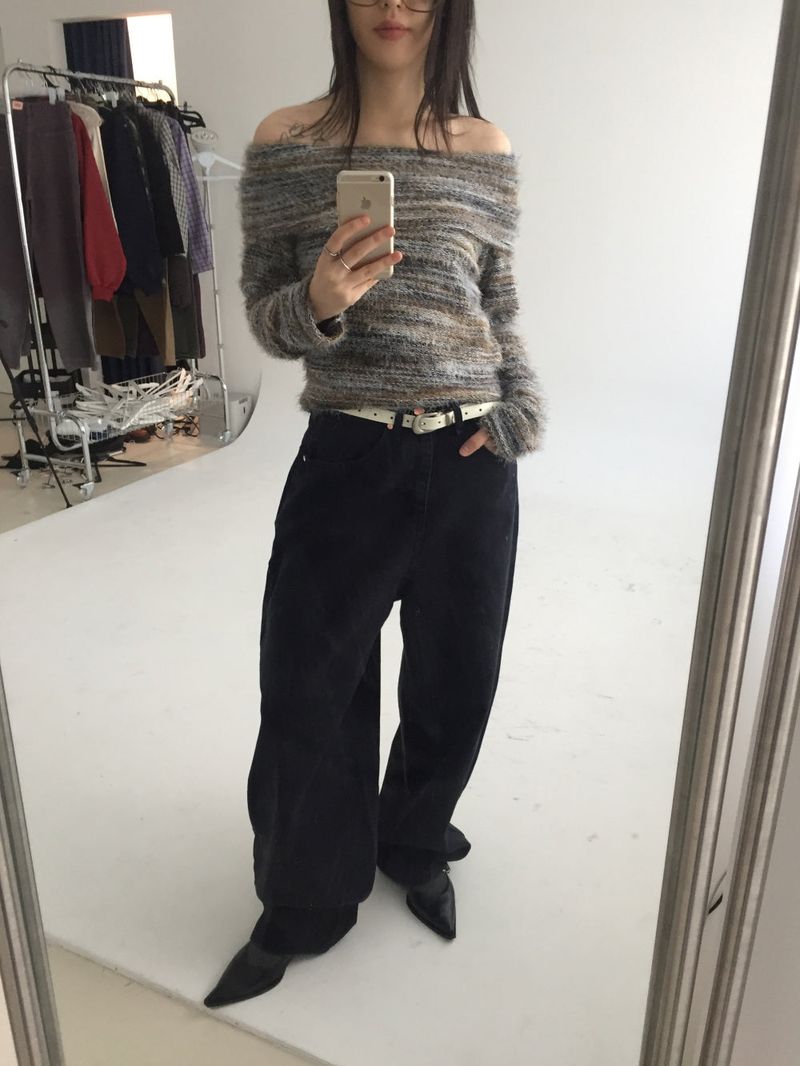 Color combination angora off-shoulder knit