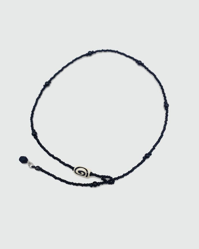 Spiral necklace (black)