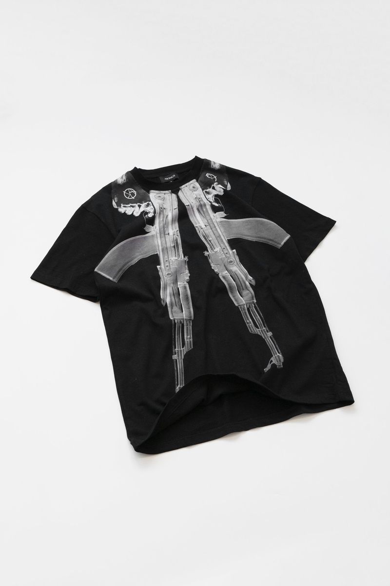 AKIMBO TEE