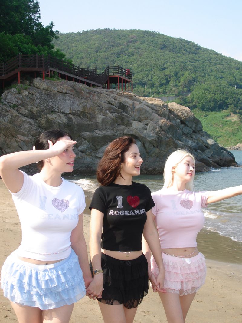I♥︎ROSEANNE TWINKLE TEE (BLACK)