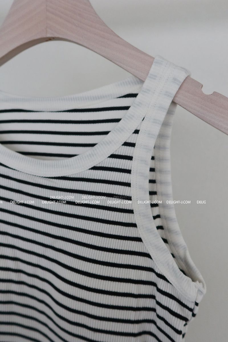 Stripe Dangara is a sleeveless top with a cap