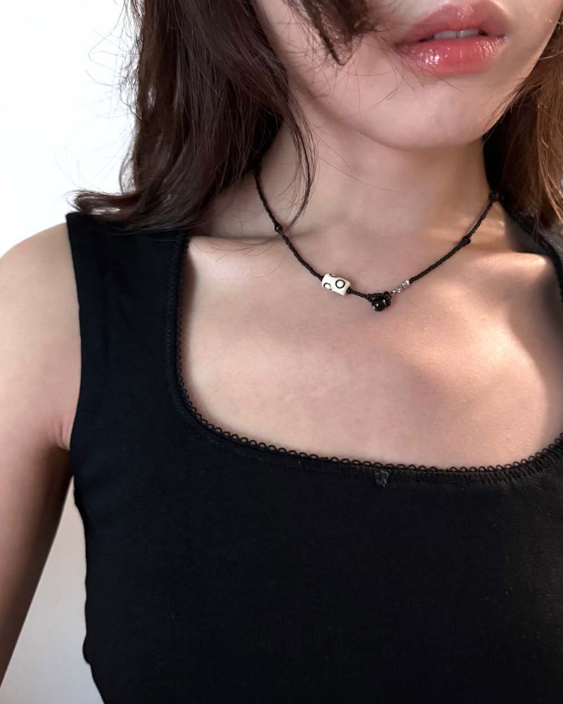 Dot column necklace (black)