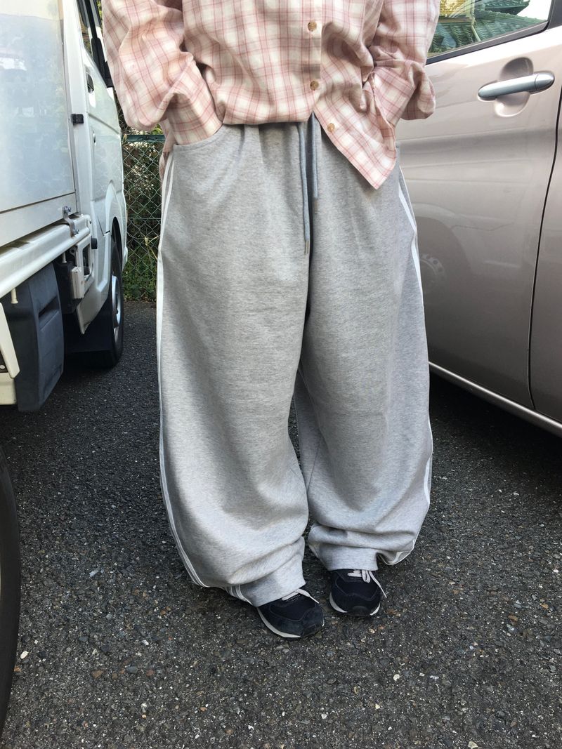 Curved track pants